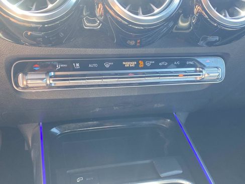 Used 2022 Mercedes-Benz GLB 250 4MATIC image 24