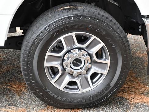 Used 2025 Ford F250 Lariat w/ FX4 Off-Road Package image 16