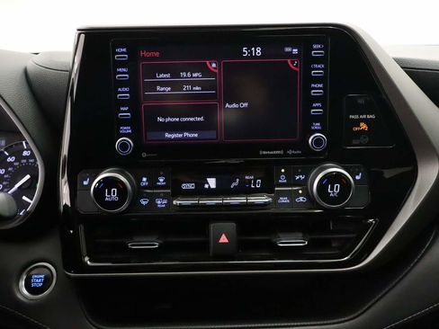 Used 2021 Toyota Highlander XLE FWD image 10