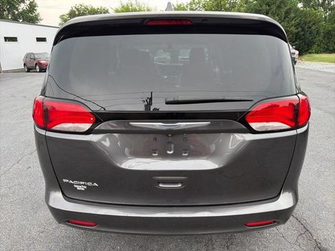 Used 2017 Chrysler Pacifica LX FWD image 11