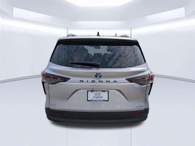 Used 2024 Toyota Sienna XLE FWD image 6