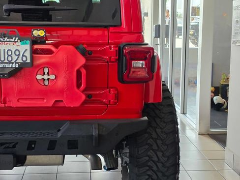 Used 2022 Jeep Wrangler Unlimited Rubicon AWD/4WD image 9