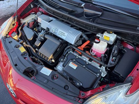 Used 2015 Toyota Prius Three image 8