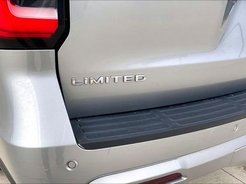 Used 2023 Ford Expedition Limited AWD/4WD image 8