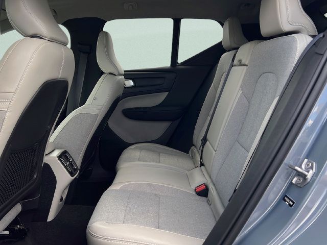 Used 2020 Volvo XC40 T5 Momentum AWD/4WD image 25