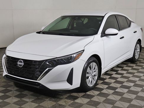 Used 2024 Nissan Sentra S image 5