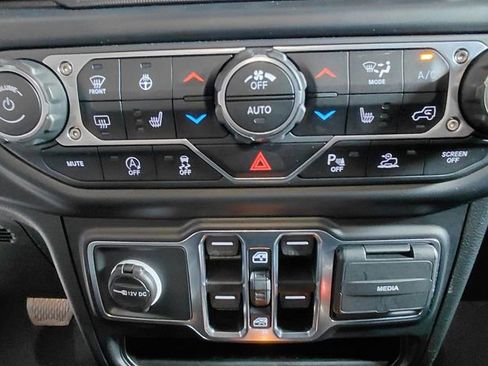 Used 2021 Jeep Wrangler Unlimited Sahara w/ Uconnect 4C Nav & Sound Group AWD/4WD image 21
