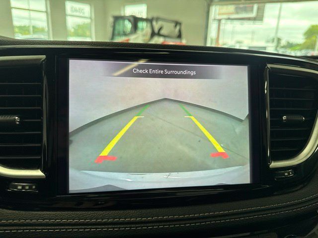 Used 2023 Chrysler Pacifica Limited FWD image 43
