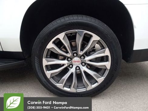 Used 2021 GMC Yukon XL Denali w/ Advanced Technology Package AWD/4WD image 32