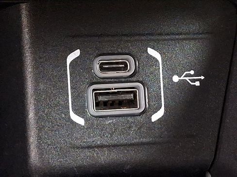 Used 2024 Jeep Compass Latitude image 23