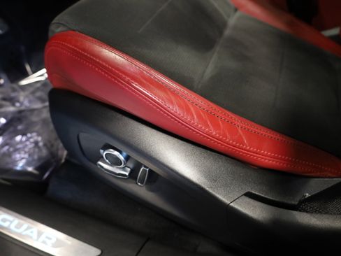 Used 2023 Jaguar F-PACE SVR image 18