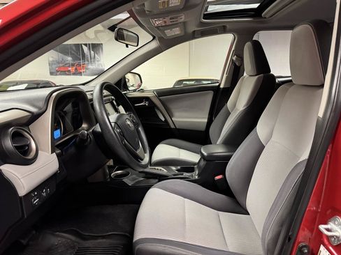 Used 2015 Toyota RAV4 XLE AWD/4WD image 18
