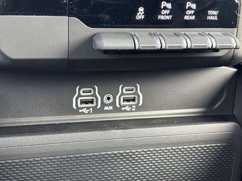 New 2026 RAM 1500 Big Horn AWD/4WD image 9