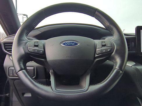 Certified 2020 Ford Explorer XLT w/ Equipment Group 202A image 27