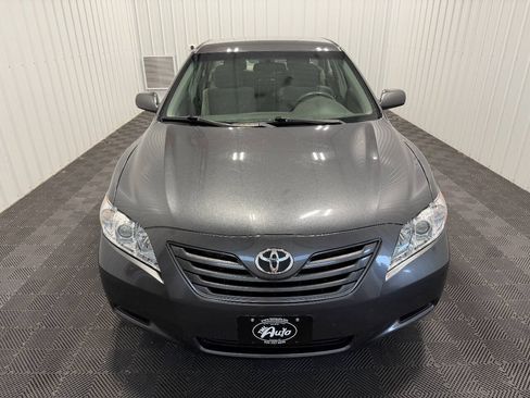 Used 2009 Toyota Camry LE FWD image 2