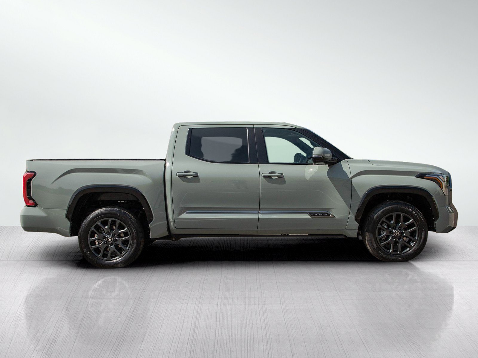 Used 2025 Toyota Tundra Platinum AWD/4WD image 8