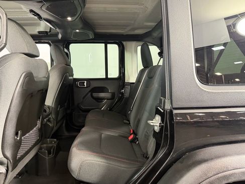 Used 2025 Jeep Wrangler Unlimited Rubicon image 21