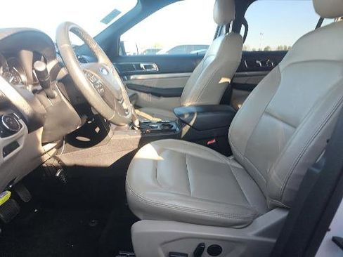 Used 2019 Ford Explorer XLT w/ Equipment Group 202A image 7