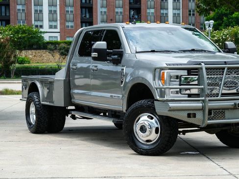 Used 2019 Ford F350 Lariat w/ Lariat Ultimate Package AWD/4WD image 4