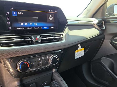Used 2025 Chevrolet TrailBlazer LT FWD image 25
