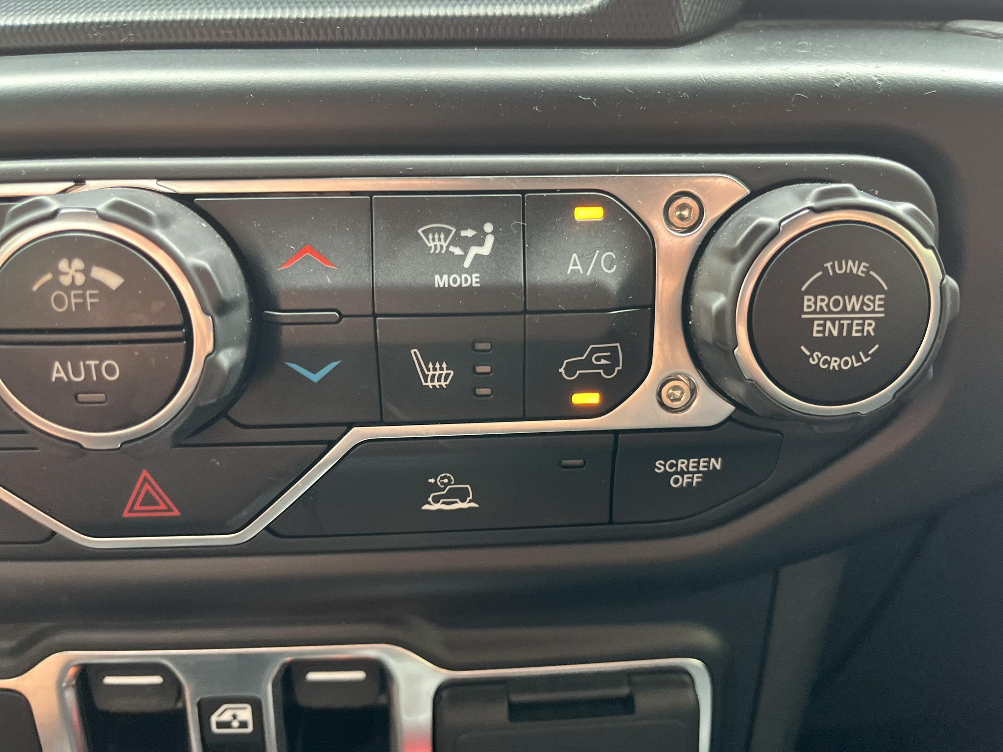 Used 2022 Jeep Wrangler Unlimited Sahara w/ Cold Weather Group AWD/4WD image 25