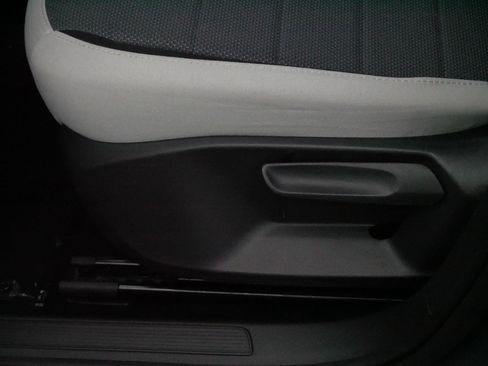 Certified 2025 Volkswagen Taos S AWD/4WD image 20