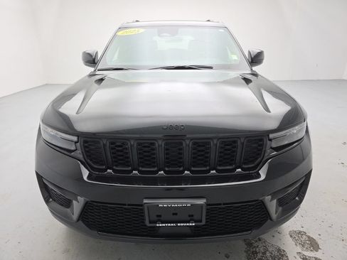 Used 2025 Jeep Grand Cherokee Altitude AWD/4WD image 5
