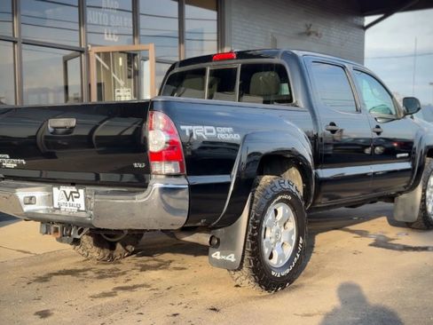 Used 2015 Toyota Tacoma TRD Pro w/ TRD Off-Road Package image 3