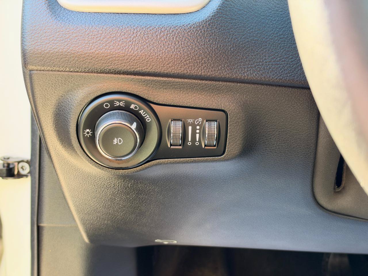 Used 2018 Jeep Compass Latitude w/ Popular Equipment Group AWD/4WD image 18