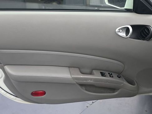Used 2006 Nissan 350Z Touring image 9