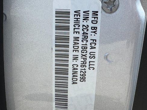 Used 2023 Chrysler Pacifica Touring-L FWD image 28