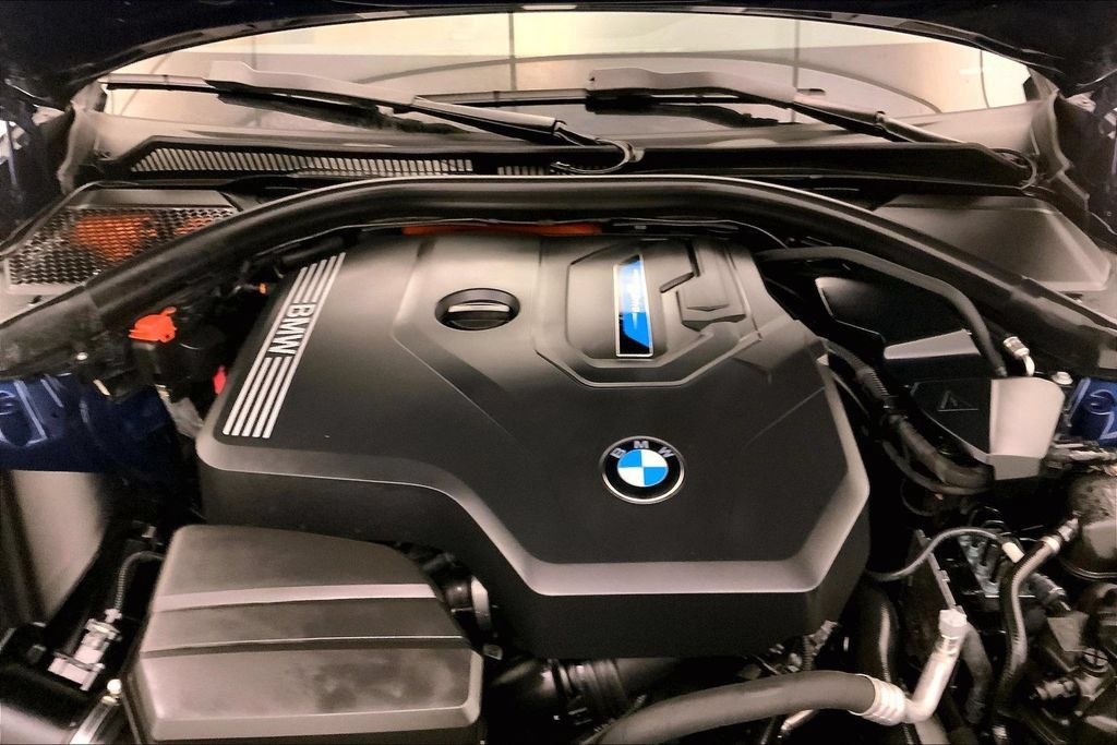 Used 2023 BMW 330e xDrive AWD/4WD image 9