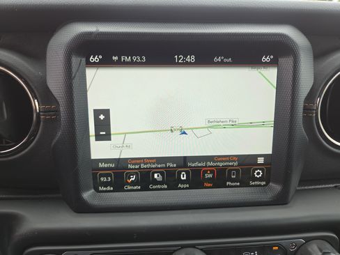 Used 2022 Jeep Wrangler Unlimited Sahara AWD/4WD image 22