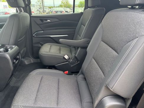 Used 2025 Chevrolet Traverse LT FWD image 27