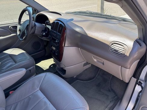 Used 2003 Chrysler Town & Country LXi image 19