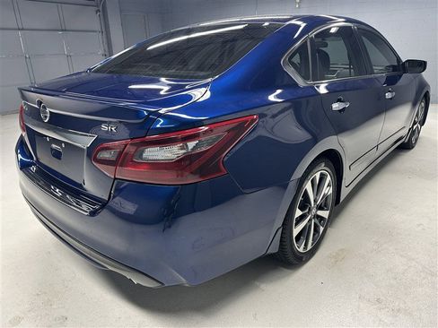 Used 2017 Nissan Altima 2.5 SR w/ LED Appearance Package FWD image 7