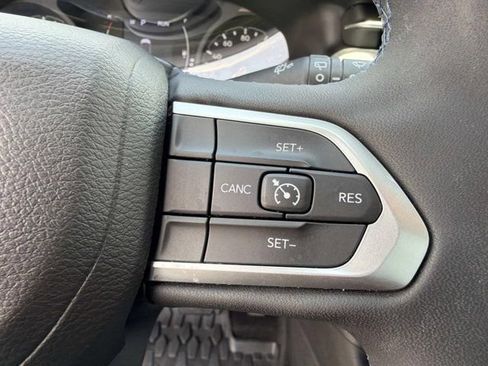 Used 2022 Jeep Compass Latitude FWD image 24