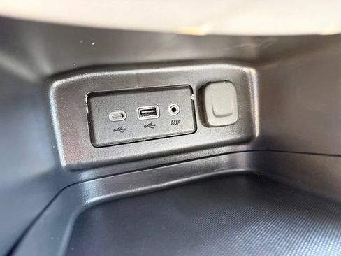 Used 2022 Chevrolet Equinox LT FWD image 16