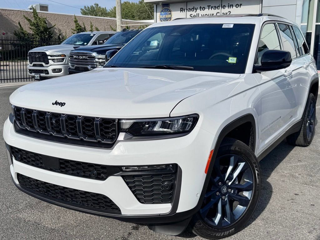 Used 2026 Jeep Grand Cherokee Limited AWD/4WD image 3