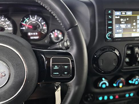 Used 2017 Jeep Wrangler Unlimited Sahara AWD/4WD image 15