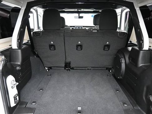 Used 2022 Jeep Wrangler Unlimited Sahara AWD/4WD image 18