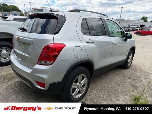 Used 2022 Chevrolet Trax LT w/ LT Convenience Package AWD/4WD image 2