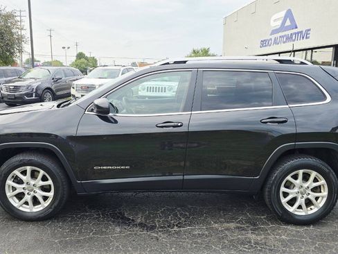 Used 2016 Jeep Cherokee Latitude w/ Comfort & Convenience Group AWD/4WD image 3