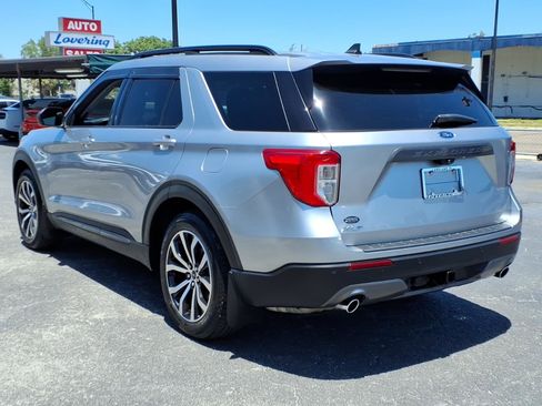 Used 2021 Ford Explorer XLT w/ Equipment Group 202A RWD image 17