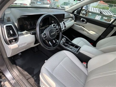 Used 2022 Kia Sorento S image 12