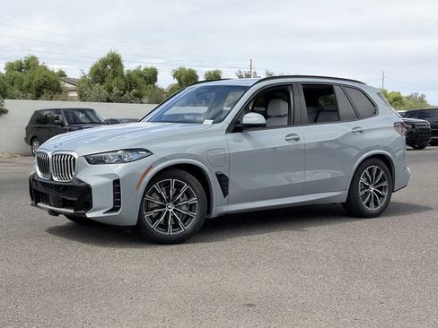 Used 2026 BMW X5 xDrive50e w/ M Sport Package AWD/4WD image 2