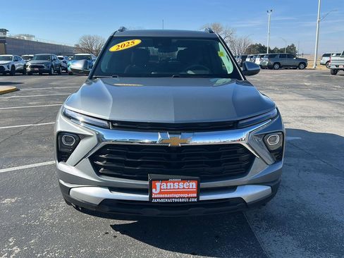 Used 2025 Chevrolet TrailBlazer LT image 3