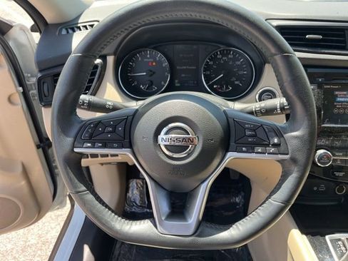 Used 2018 Nissan Rogue SV w/ Sun & Sound Touring Package FWD image 19