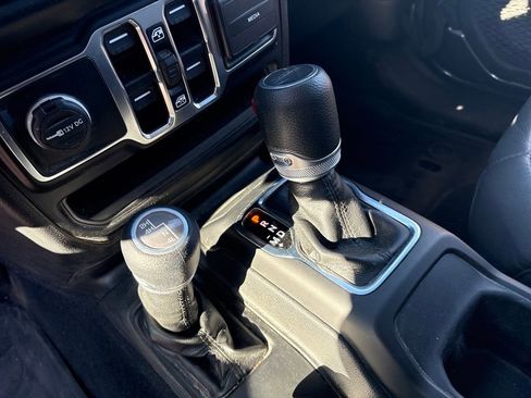 Used 2022 Jeep Gladiator Sport image 28