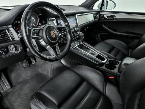 Used 2020 Porsche Macan Turbo image 21